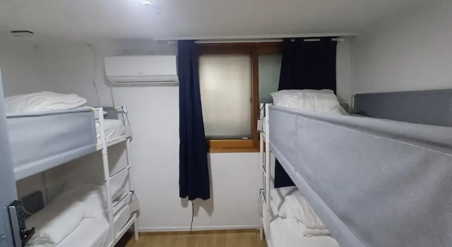 Кровать в общем номере (женский номер) Oceans Guesthouse - foreigners only