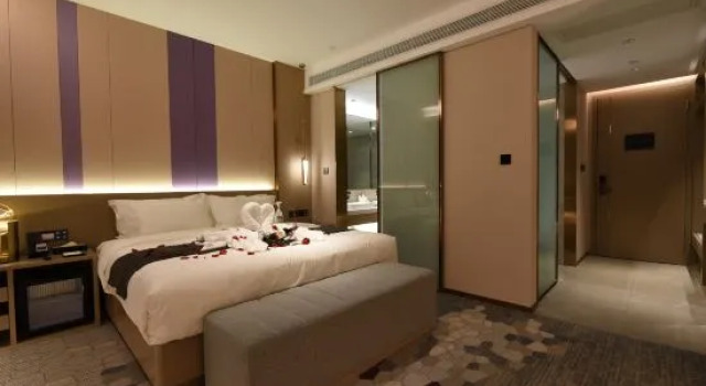 Люкс Deluxe Lavande Hotel (Tianjin Xiaobailou Metro Station Wudao Cultural Tourism Zone)
