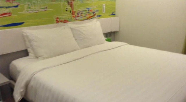 Двухместный номер Standard FX Hotel Kaohsiung Zhonghua Road Branch