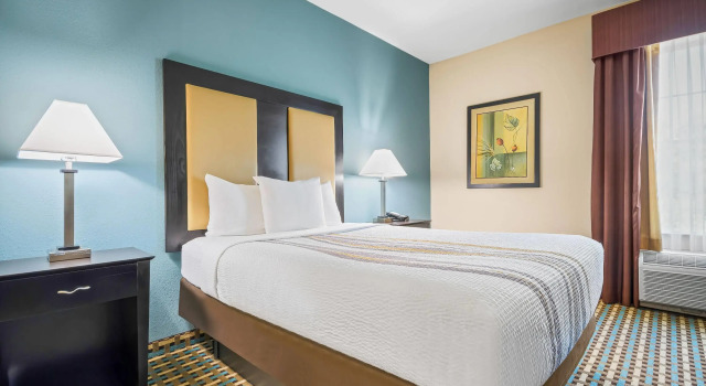 La Quinta Inn & Suites Stonington, Varaa Hotelli Hotellit New England uima-altaalla, Uima-allas