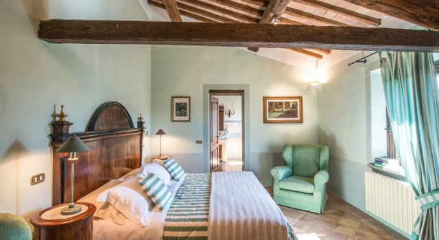 Villa Giuncheto, Book Villa Hotels in Crete Senesi with Parking, Parking
