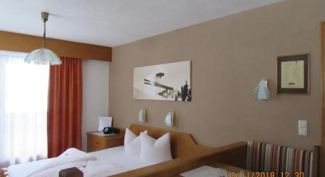 Ferienheim Leopoldine, Rezerwuj Hotel Hotele w Tyrol z parkingiem, Parking
