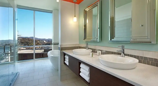 Четырёхместный номер Executive Hotel Indigo Asheville Downtown by IHG