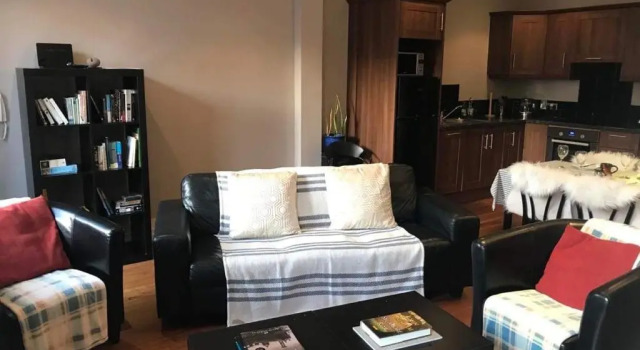 Centre of Dingle Town - Luxury Holiday Apartment, Забронировать Апартаменты/квартира Отели Dingle Peninsula с парковкой, Парковка