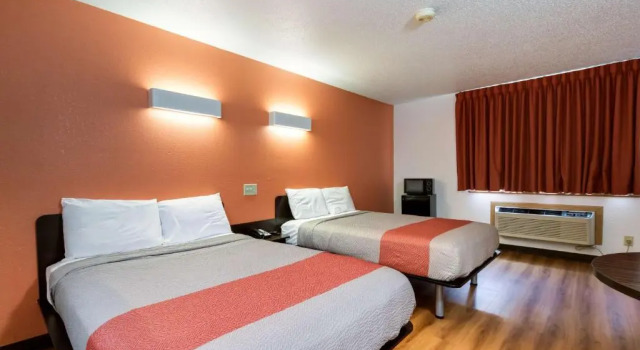 Четырёхместный номер Classic Motel 6 Davenport, IA
