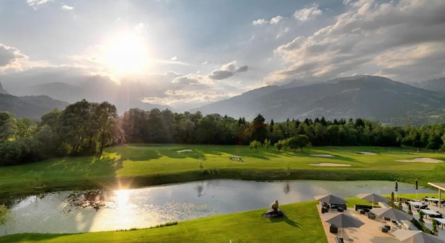 Полулюкс с видом на поле для гольфа Dolomitengolf Suites