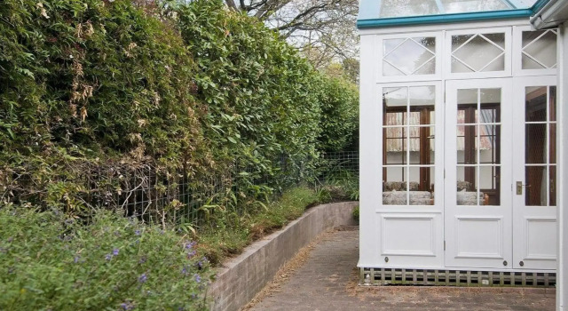 Hollyoak Cottage - delightful, ducks and doileys!