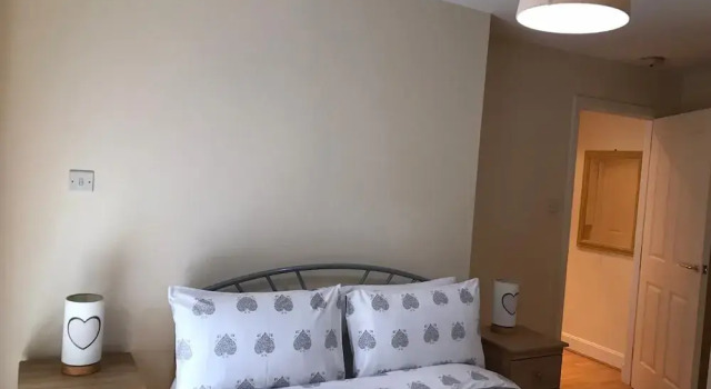One Bedroom Blissful Apartment in Aberdeen, Забронировать Апартаменты/квартира Отели Абердина с парковкой, рядом с St Mary's Cathedral, Парковка