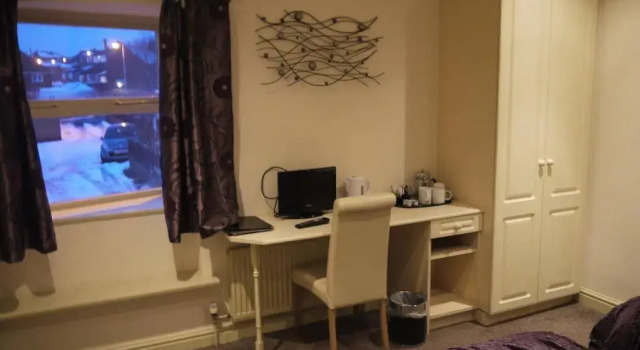 Dimple Well Lodge Hotel, Забронировать Отель Уэйкфилд Западный Йоркшир