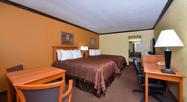 Четырёхместный номер Standard Xecutive Inn and Suites