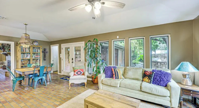 Del Rio Home w/ Large Yard, BBQ + Fireplace!, Boek Hotel Del Rio Texas