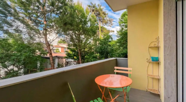 Апартаменты с 2 комнатами с балконом и с видом на город Beachside Apartment With Terrace