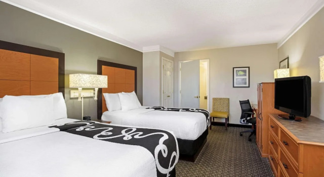 Четырёхместный номер Standard с видом на бассейн La Quinta Inn by Wyndham Tucson East