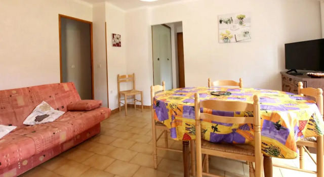 House With 2 Bedrooms in Gravières, With Wonderful Mountain View, Pool, Prenota Casa vacanze Hotel a Alvernia con parcheggio, Parcheggio