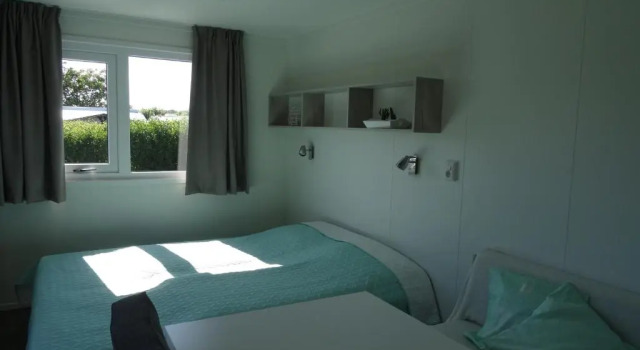 Tinyhouse de tuinfluiter, Book Hotel Oostkapelle Zeeland