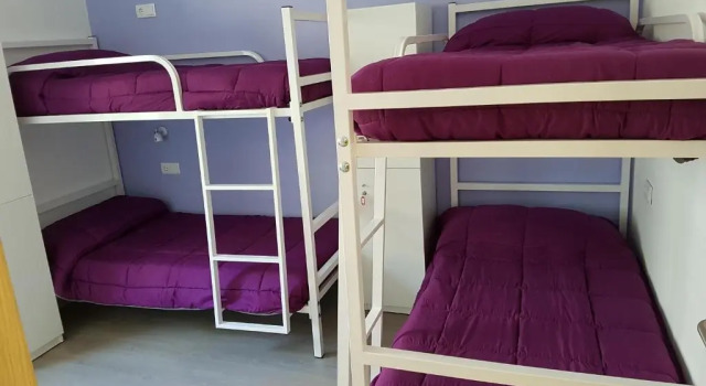 Кровать в общем номере Albergue As Pedreiras