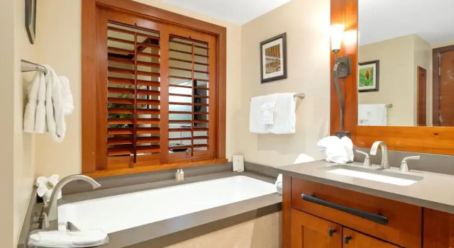 KBM Resorts FREE CAR Beach Villas at Ko Olina Ocean view 2-Bedroom Penthouse BVK-O-1604, Boek Hotel Kapolei Oahu