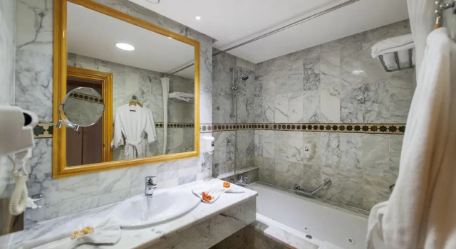 Двухместный номер Standard с балконом Medina Belisaire And Thalasso