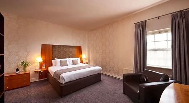 Четырёхместный номер Standard The Regency Hotel