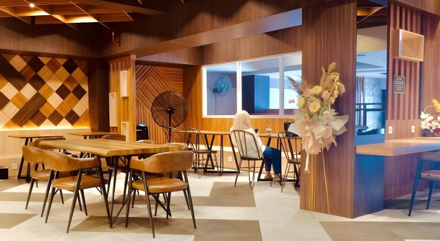 W Three Style Hotel Makassar, Rezervați Hotel Hoteluri în Sulawesi cu parcare, Parcare
