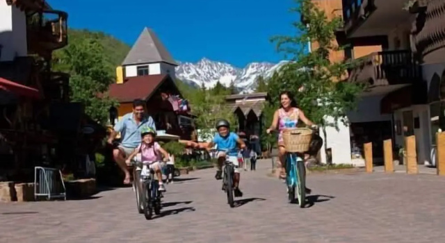 3-Bedroom 3-Bath condo Located on the creek in the middle of Vail VIll