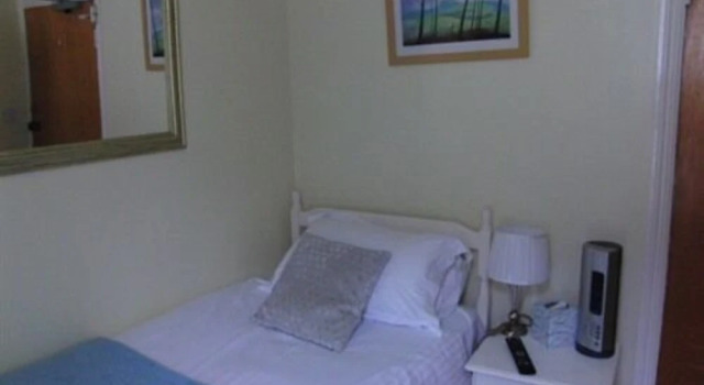 Glenhill Guest House, Забронировать Гостевой дом Отели Исторического графства Суссекса с парковкой, Парковка