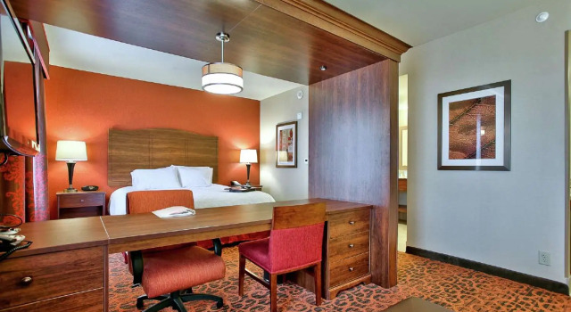 Номер Standard Hampton Inn & Suites Scottsdale at Talking Stick