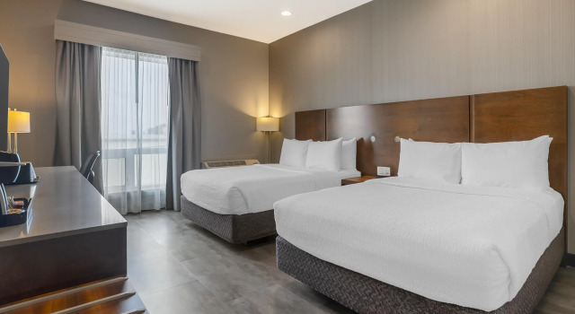 Четырёхместный номер Standard Best Western Plus East Side