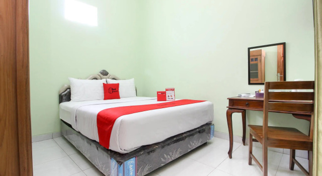 Номер Standard RedDoorz Plus near Taman Sari