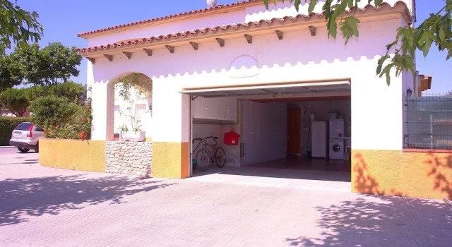 Boutique Holiday Home in Sant Pere Pescador With Garden and Garage, Забронировать Бутик-отель Сан-Пере-Пескадор Alt Empordà