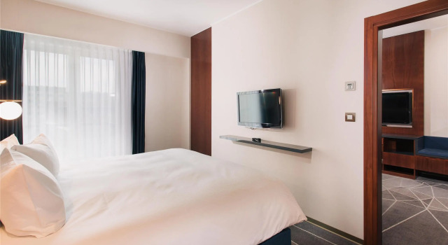 Suite 1 dormitorio DoubleTree by Hilton Hotel Cluj - City Plaza