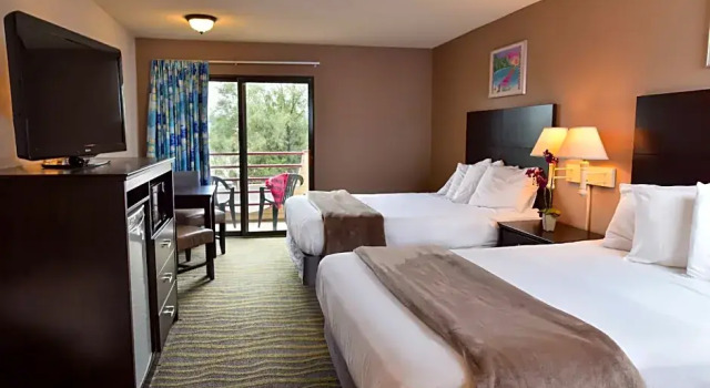 Четырёхместный номер Standard с видом на город Atlantis Family Waterpark Hotel, an Ascend Collection Hotel