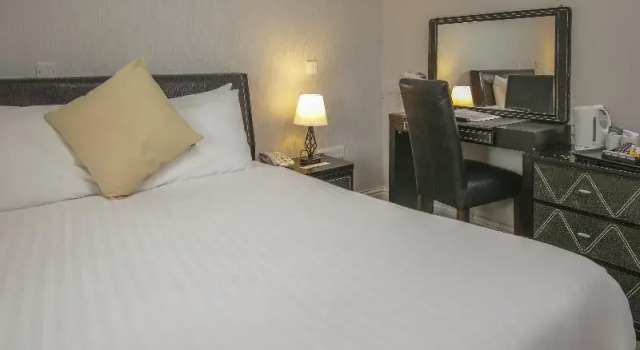Двухместный номер Standard с балконом Normanton Park Hotel, BW Signature Collection