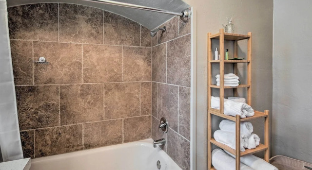 Коттедж Convenient Preston Retreat w/ Private Yard!