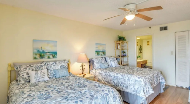 Coastal Condo w/ Balcony: Walk to Madeira Beach!, Забронировать Апартаменты/квартира Апартаменты Мадейра-Бич, рядом с The Church by the Sea, Апартаменты/квартира