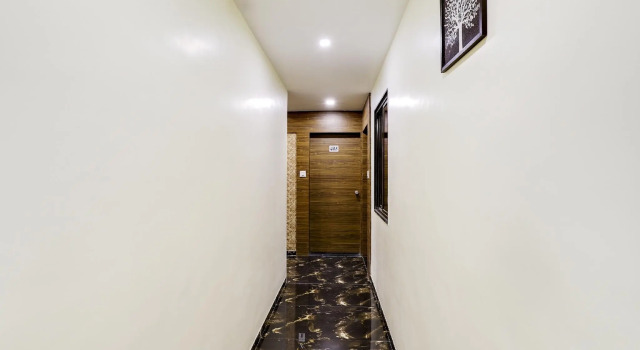 OYO VAD159 Hotel Grand, Забронировать Отель Вадодара штат Гуджарат