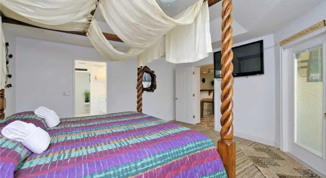 Palm Paradise, 3 Bedrooms, Sleeps 8, Canal View, Private Pool, Boat Dock, Забронировать Отель Палм-Кост штат Флорида, рядом с Palm Coast Lanes