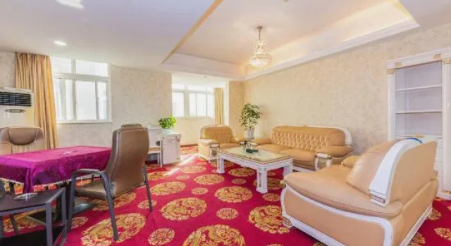 Люкс Deluxe c 1 комнатой Qiankun Business Hotel
