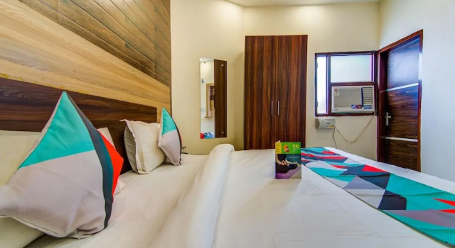 Fabexpress Prabhat, Varaa Hotelli Hotellit Chandigarh Region aamiaisella, Aamiainen