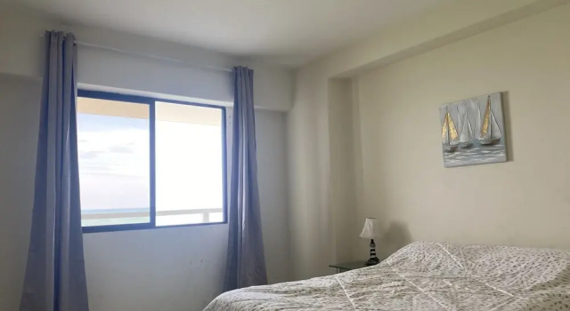 Ocean Front 7th Floor Apartment, Buchen Sie Ferienwohnung SPA-Hotels in Salinas, SPA