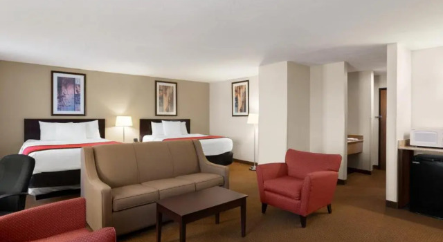 Люкс Deluxe Ramada by Wyndham Elizabethtown