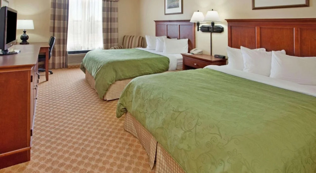 Четырёхместный номер Standard Country Inn and Suites Birch Run