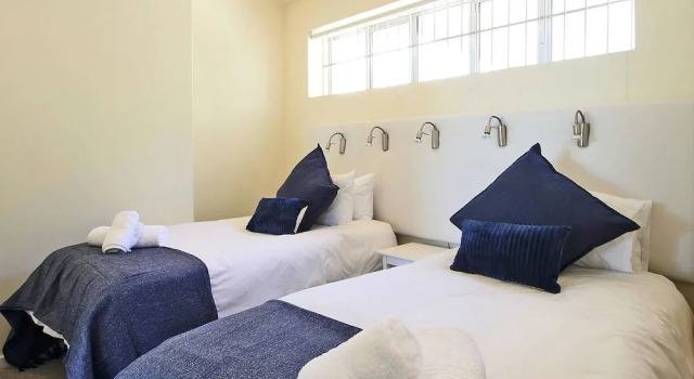 Edward Court 2 Bedroom, Забронировать Отель Отели Кейптауна 4 звезды, рядом с MyCiTi Station Granger Bay, 4*