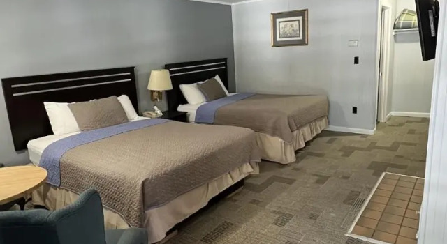 Четырёхместный номер Standard Travelodge by Wyndham Lincoln Near White Mountain
