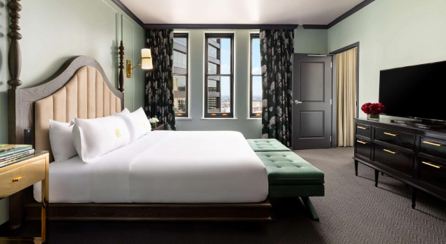 The Candler Hotel Atlanta, Curio Collection by Hilton