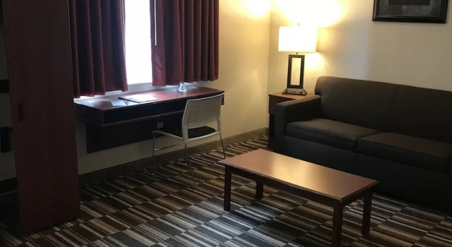 Четырёхместный люкс Microtel Inn & Suites by Wyndham Urbandale/Des Moines