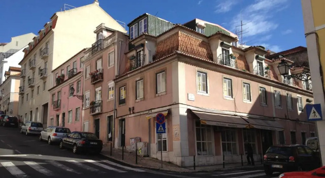 Traditional Duplex Terrace Principe Real, Забронировать Отель Мизерикорди Лиссабон, рядом с Рату