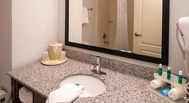 Люкс Standard Holiday Inn Express & Suites Alamogordo Highway 54/70 by IHG