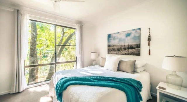 Двухместный люкс с видом на бассейн Sensom Boutique Bed and Breakfast