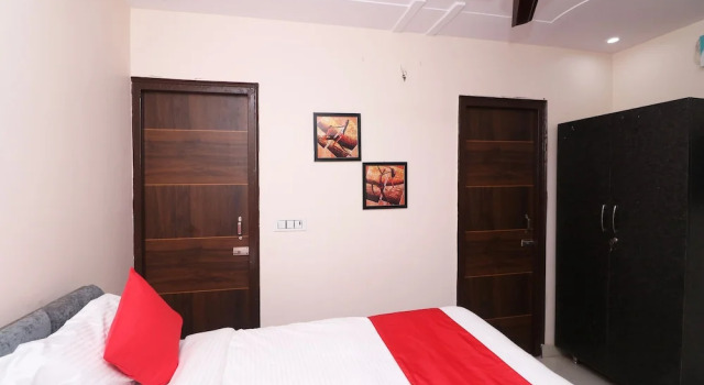 Jaypee Studios by OYO Rooms, Varaa Hotelli Gurgaon 